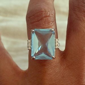 Aquamarine ring set in silver size 7